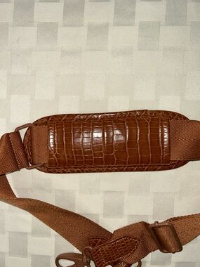 Brown Croc-Embossed Detachable Crossbody Strap